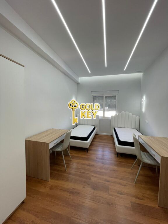 🏡 APARTAMENT ME QERA 2+1+2 – BULEVARDI, DURRËS
