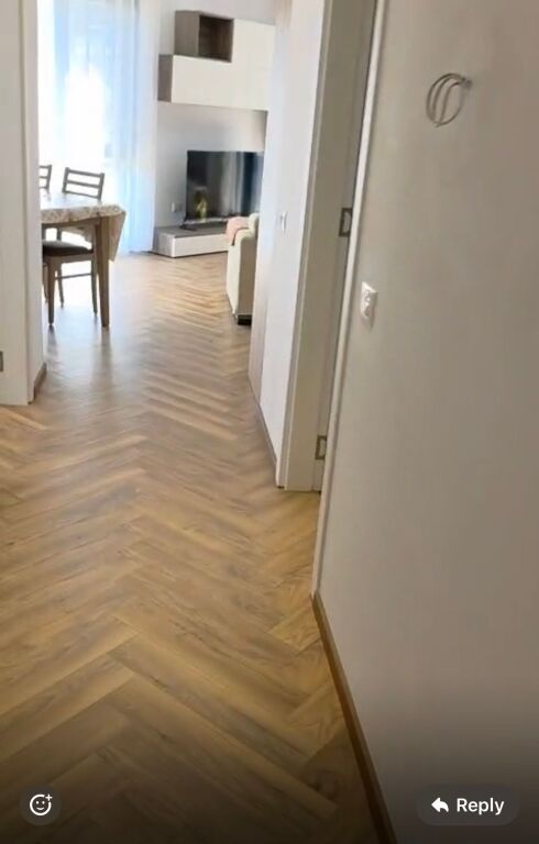 2+1,i mobiluar te petville liqeni i thate,850 euro,ofrohet dhe parkim 100 euro