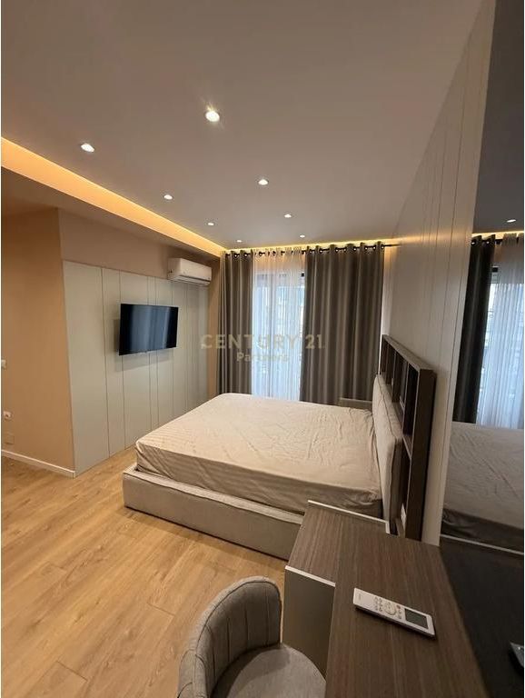 WE SELL APARTMENT 2+1+2+ PARKING SPACE ON DURRËS STREET OPPOSITE THE COLOSSEO !!