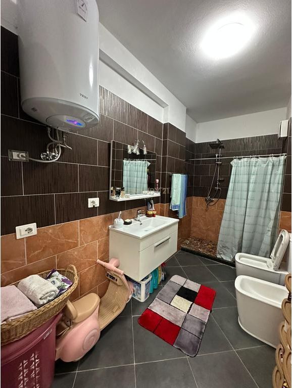 We sell a 2+1 apartment at Tom Doshi Complex, Shkoze