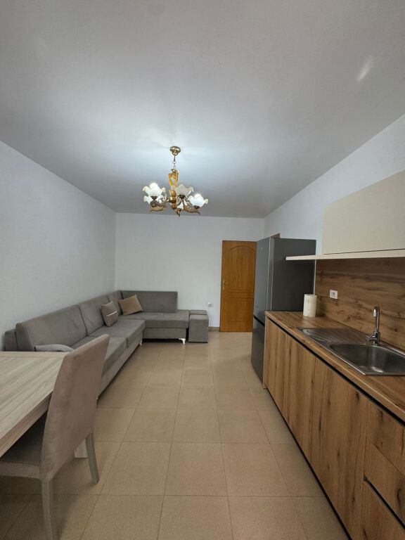 In affitto   Ap 2+1 vicino al Ponte Vasil Shanto 600 euro