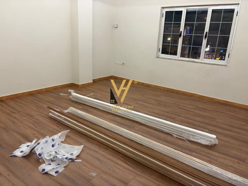 BUSINESS PREMISES FOR RENT 178 M2 AT WILLSON SQUARE 1,600 EURO