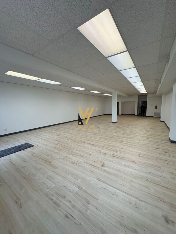 LOCALE COMMERCIALE IN AFFITTO 190 M2 IN VIA BARRICATE 4.000 EURO