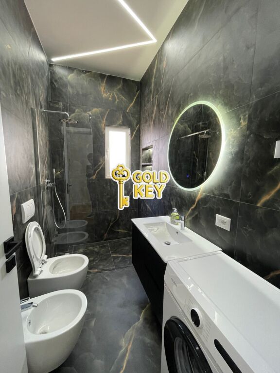 🏡 APARTAMENT ME QERA 2+1+2 – BULEVARDI, DURRËS