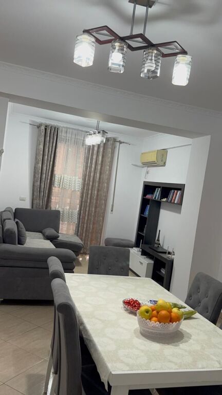 Apartament 3+1, Astir!