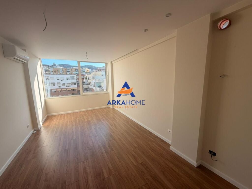SHITET APARTAMENT 1+1 "TE KRISTAL CENTER" 180.000 EURO