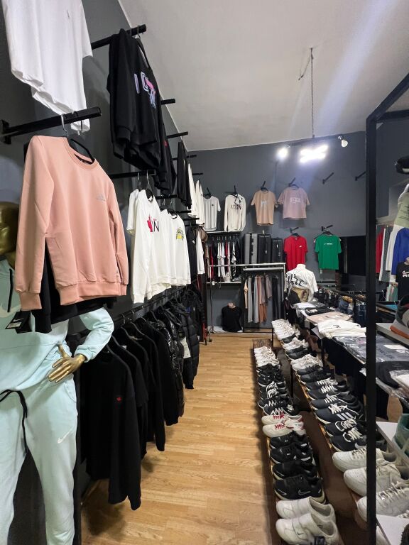 🔥Occasion🔥 5000€ for sale or exchange with a car, the entire shop 400 thousand lek monthly rent