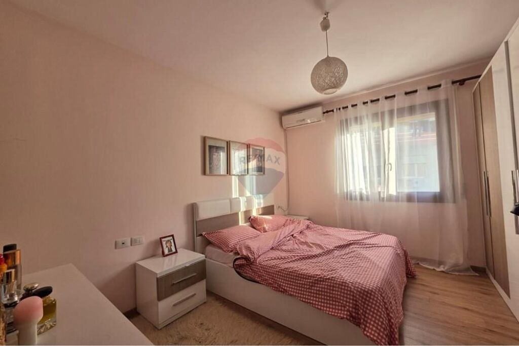 Apartament 1+1 per shitje te Kop.Botanik!