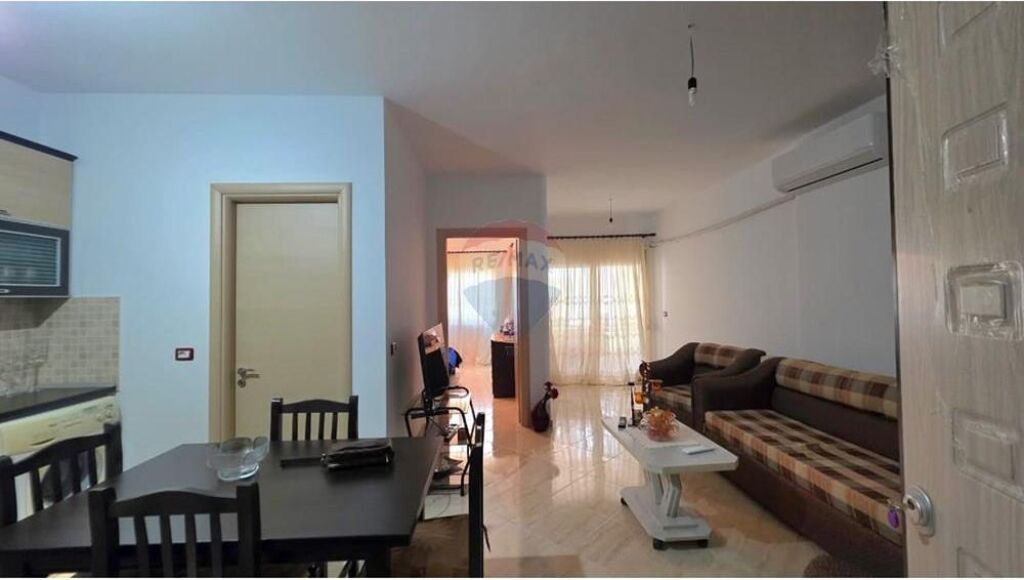 Apartament 1+1 me Qira – Rruga Reshat Osmani, Vlorë
