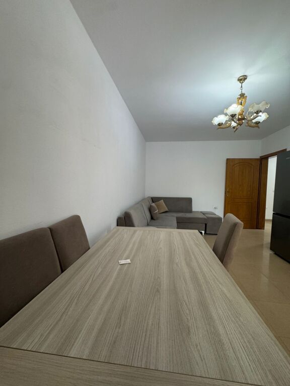 In affitto   Ap 2+1 vicino al Ponte Vasil Shanto 600 euro