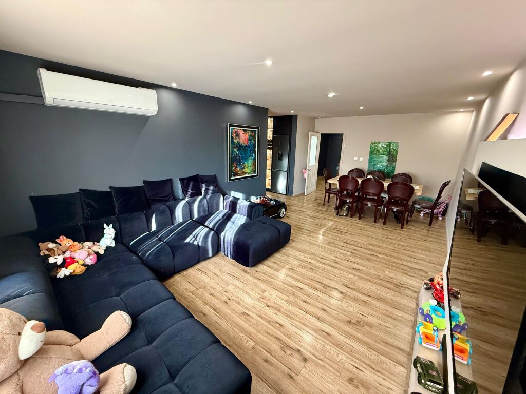📣 Apartment 3+1+2 FOR SALE 📍 Gintash Block, Lapraka ✨ 🏢 New Building 🪜 8th Floor (Last, With Elevator) 📐 Gross Area 132 m2 📐 Net Area 117 m2  🔄 Organized As: Spacious Living Room, Separate Kitchen, 3 Bedrooms, Distribution Corridor, 2 Bathrooms, 2 Balconies, Storage.  💶 Price 200,000 Euro