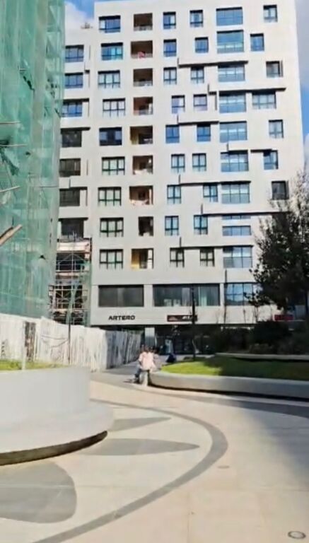 Unità commerciale in affitto in Via Kavaja-Square21`