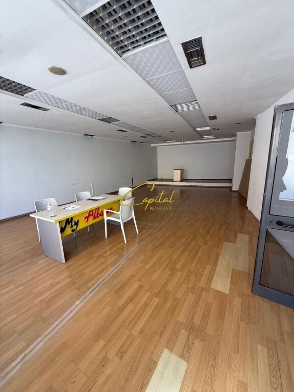 OFFICE FOR RENT 85 M2 CENTER 100,000 LEKE