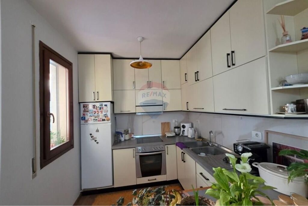 Apartament - Për Shitje - Kopshti Botanik, Tiranë(ID: 530191006-1161)