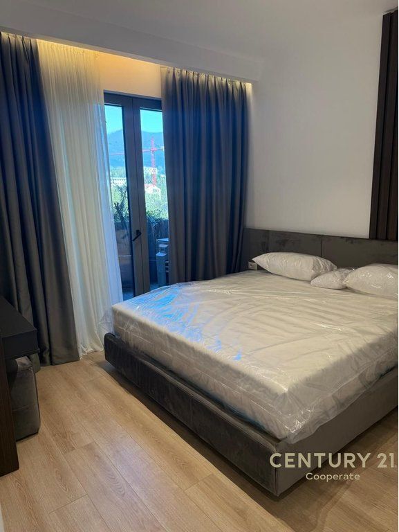 Jepet me qira apartament modern 2+1+2 në Lion Residence, pranë Stadiumit Air Albania.