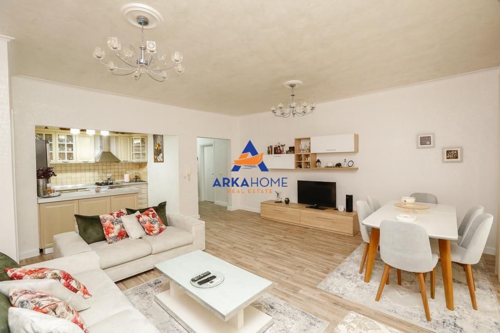 FOR RENT APARTMENT 3+1+2+2 BALCONIES "IN THE CENTER" 1200 EURO