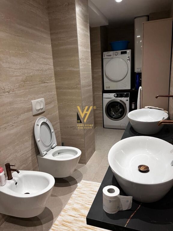 VENDESI APPARTAMENTO 3+1+2+VERANDA A BLLOKU 750.000 EURO