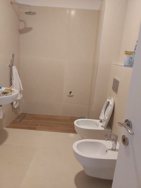UFFICIO IN AFFITTO 66,5 M2 XHAMLLIKU 55.000 LEKE FH-68344