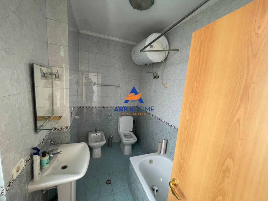 LOCALE UFFICIO IN AFFITTO 3+1+2+2BALCONI "ALLA EX ESPOSIZIONE" 1000 EURO