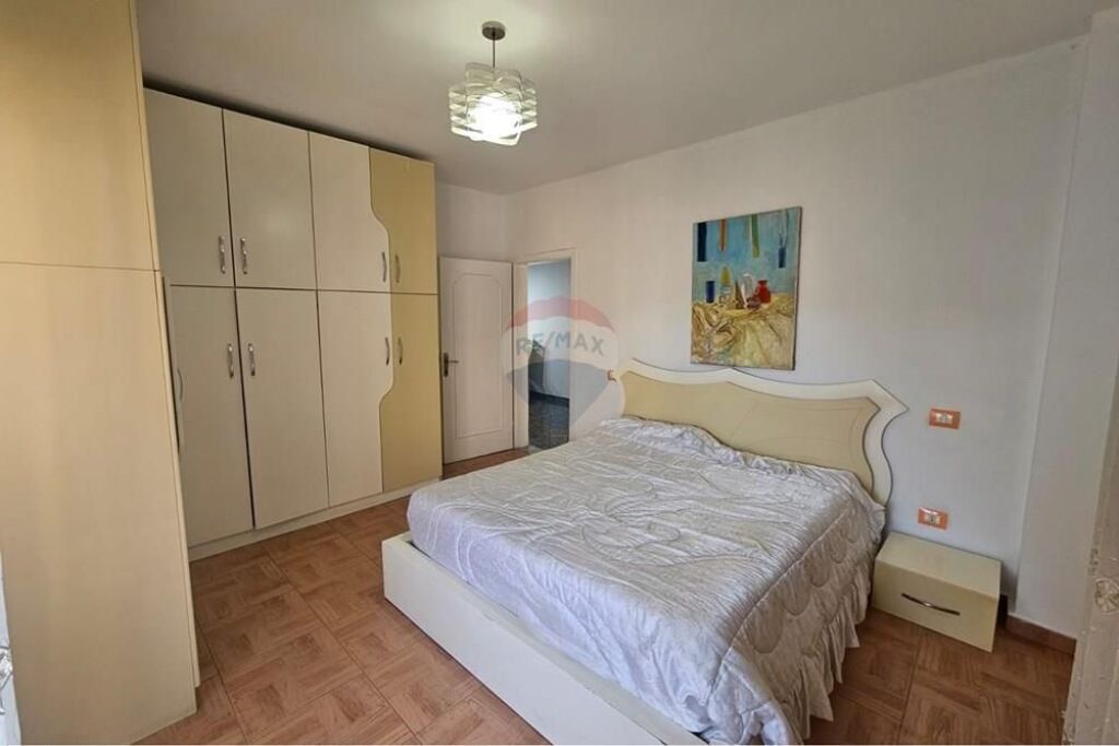 Apartament 2+1 per qira tek Komuna e Parisit!