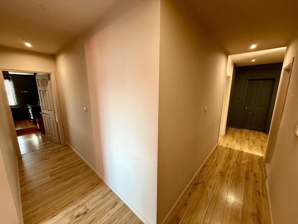 📣 Apartment 3+1+2 FOR SALE 📍 Gintash Block, Lapraka ✨ 🏢 New Building 🪜 8th Floor (Last, With Elevator) 📐 Gross Area 132 m2 📐 Net Area 117 m2  🔄 Organized As: Spacious Living Room, Separate Kitchen, 3 Bedrooms, Distribution Corridor, 2 Bathrooms, 2 Balconies, Storage.  💶 Price 200,000 Euro