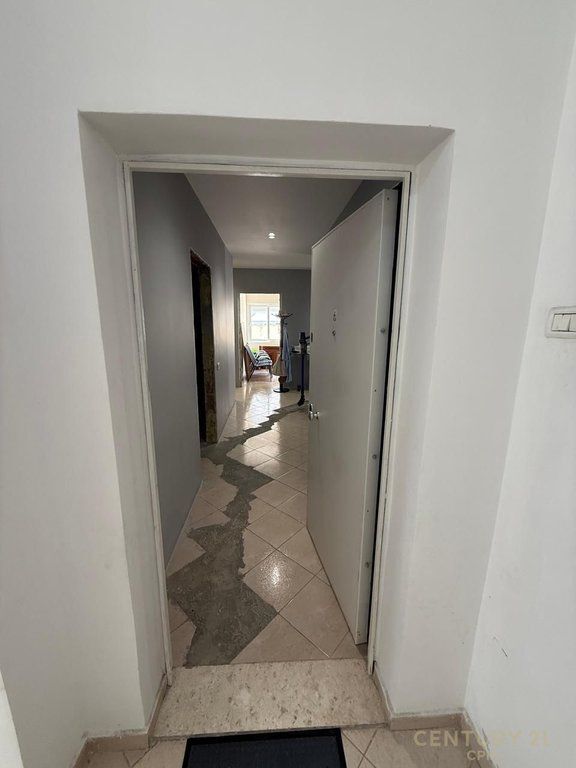 Apartment 3+1+2 +80m Veranda For sale in Fresk, Tirana