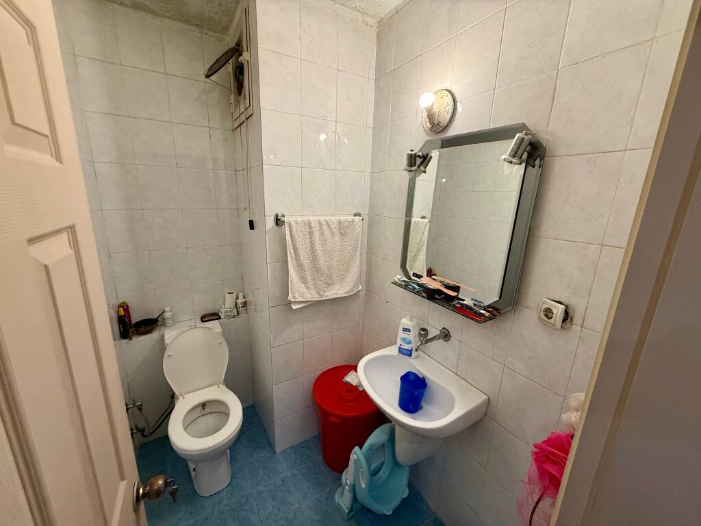 📣 Apartment 3+1+2 FOR SALE 📍 Gintash Block, Lapraka ✨ 🏢 New Building 🪜 8th Floor (Last, With Elevator) 📐 Gross Area 132 m2 📐 Net Area 117 m2  🔄 Organized As: Spacious Living Room, Separate Kitchen, 3 Bedrooms, Distribution Corridor, 2 Bathrooms, 2 Balconies, Storage.  💶 Price 200,000 Euro
