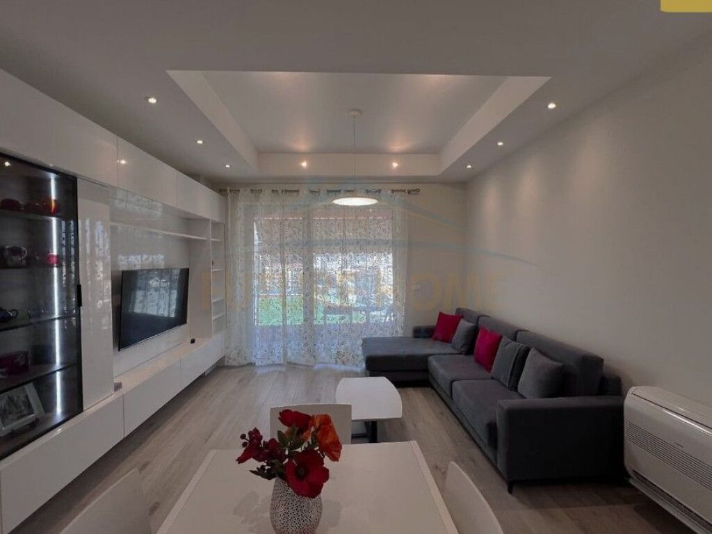 Qera, Apartament 1+1+Post Parkimi, Foleja e Gjelbër, Zogu i Zi, Tiranë.