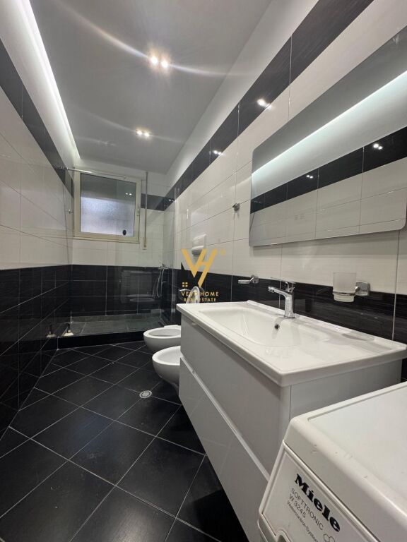 JEPET APARTAMENT 2+1+VERANDE ME QIRA TE KOPSHTI ZOOLOGJIK 60.000 LEKE