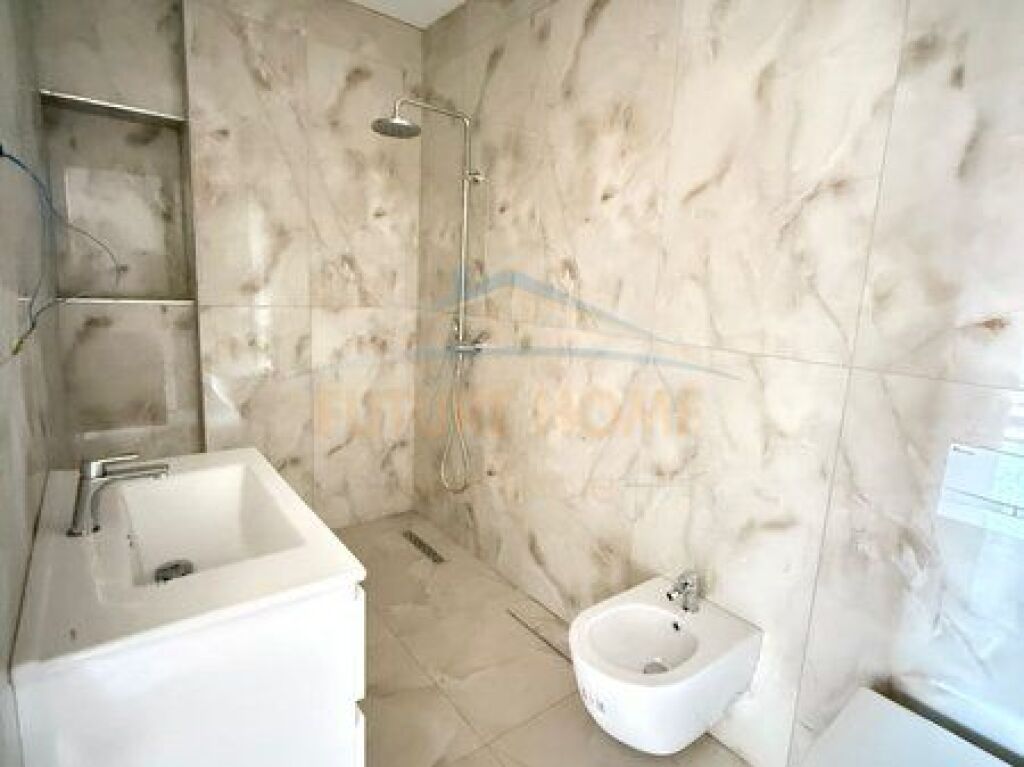 Shitet,Apartament,2+1+2,Pazari i Ri,Tirane