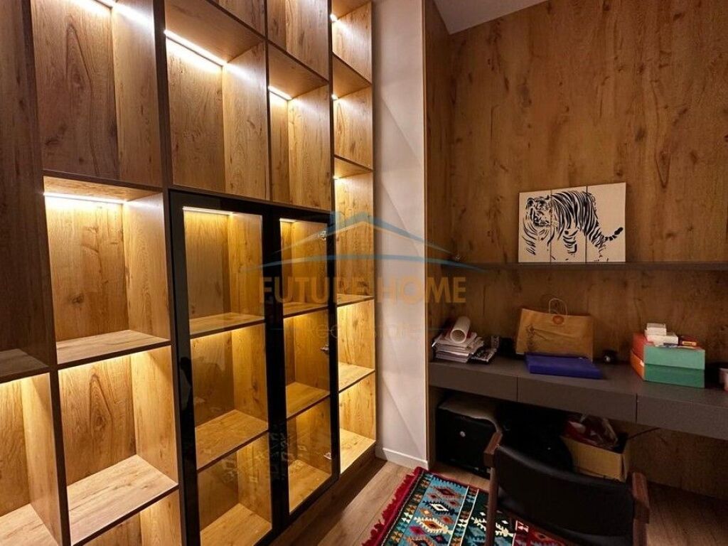 Appartamento di Lusso in Vendita 4+1+2+Veranda+Piscina+Posto Auto, Giardino Botanico, Tirana