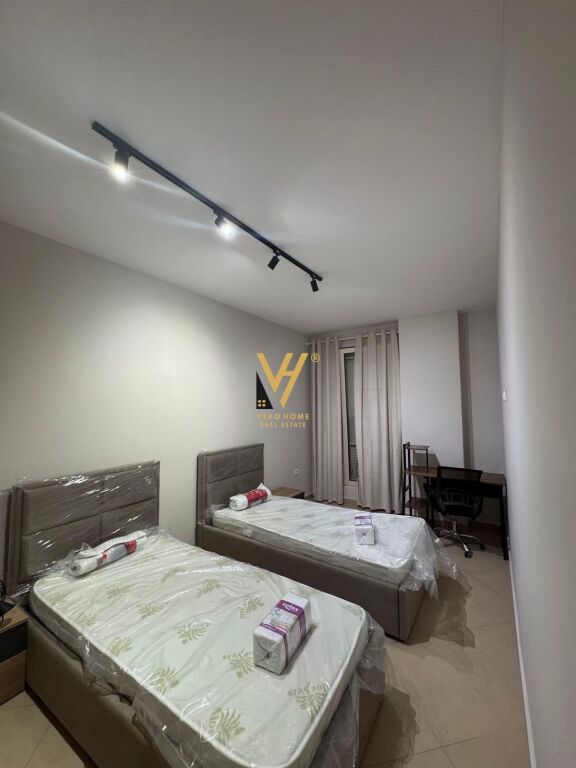 JEPET APARTAMENT 2+1+VERANDE ME QIRA TE KOPSHTI ZOOLOGJIK 60.000 LEKE
