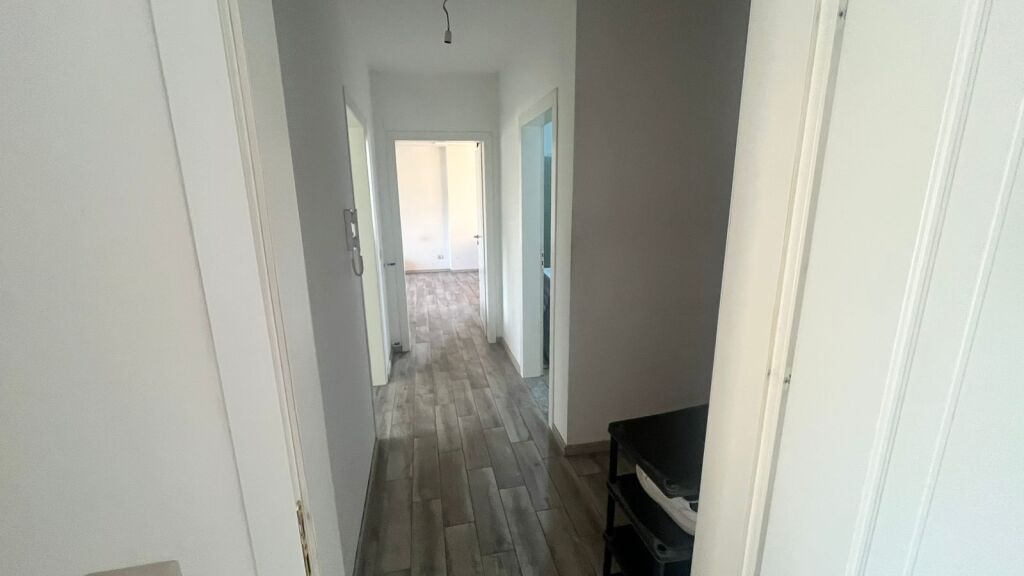 Jepet me Qira Apartament 2+1+2 - Rr. Loni Ligori, Astir