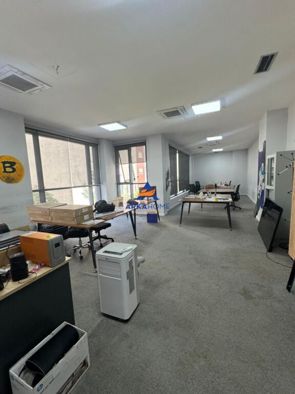 UFFICIO IN AFFITTO 405M2 "VIA HOXHA TAHSIN" 5300 EURO