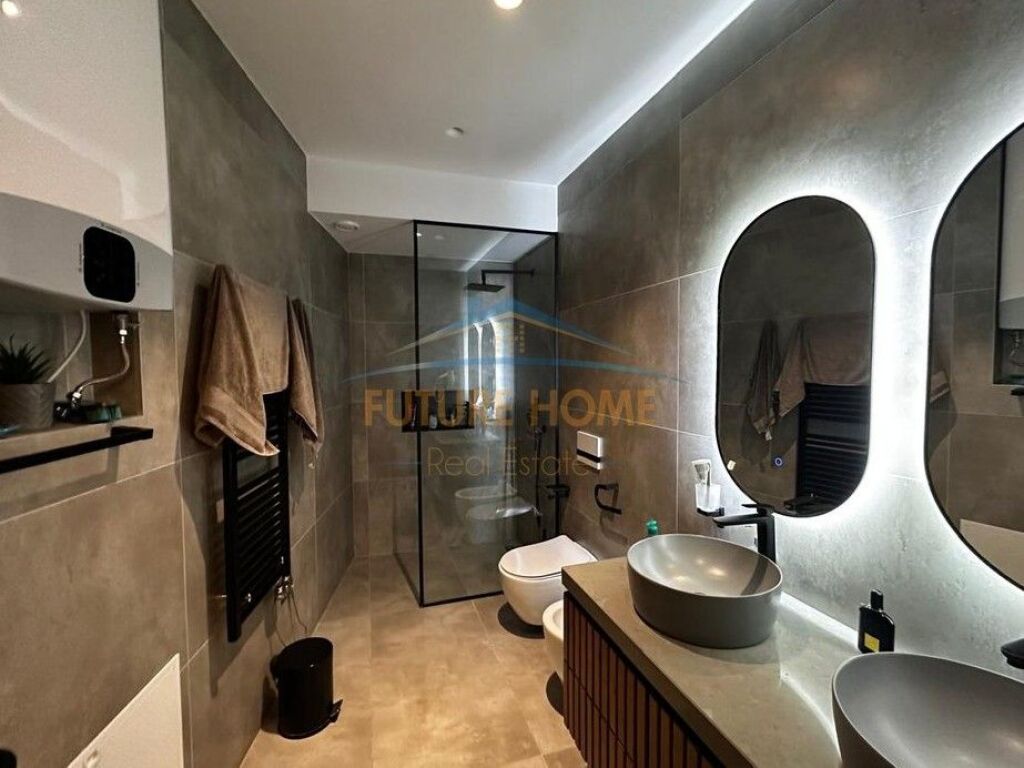 Appartamento di Lusso in Vendita 4+1+2+Veranda+Piscina+Posto Auto, Giardino Botanico, Tirana