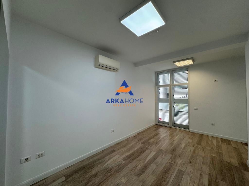 LOCALE UFFICIO IN AFFITTO 270M2 "KIKA 2, KOMUNA E PARISIT" 4000 EURO LORDI