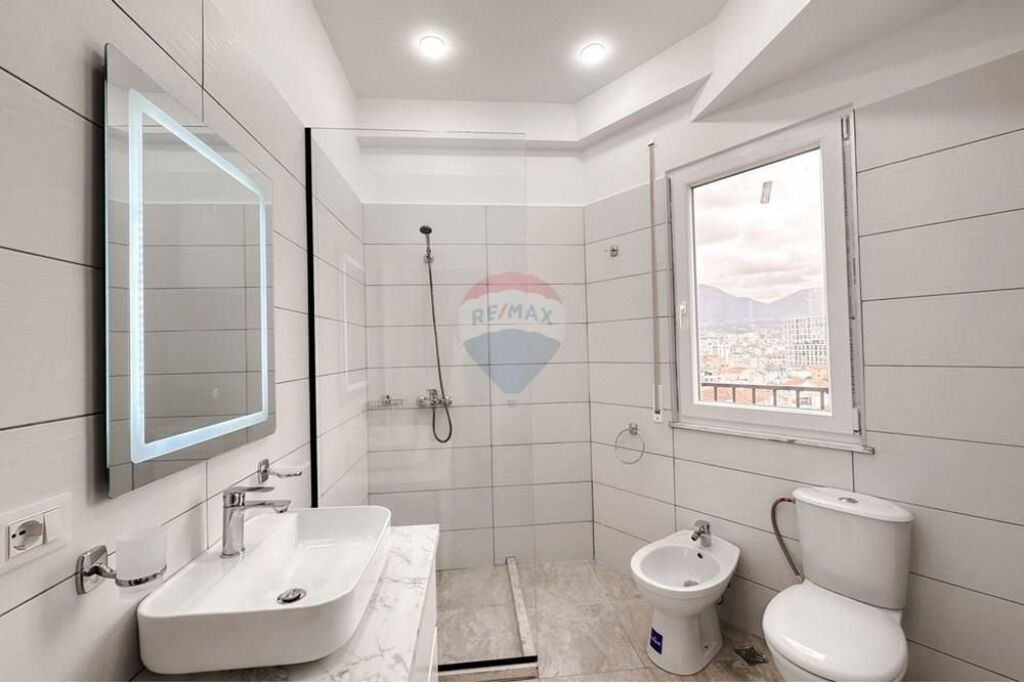 Ofrojme apartament me qira Rruga e Dibres