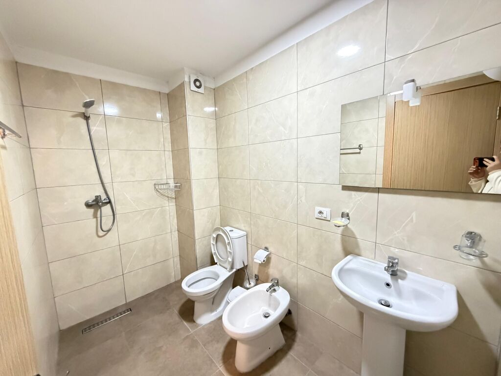 Apartment me qera 3+1+2 Tek 5 Maji