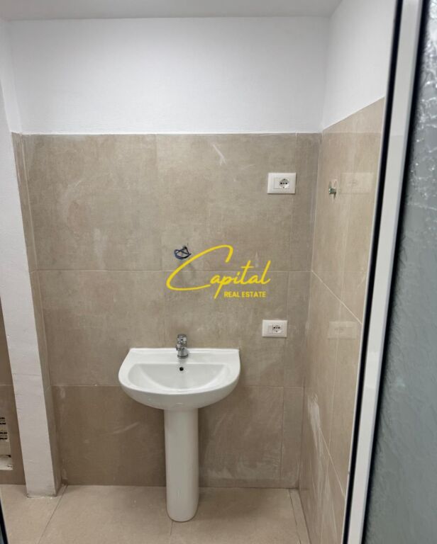 VENDITA AMBIENTE COMMERCIALE 38 M2 CENTRO 190.000 EURO