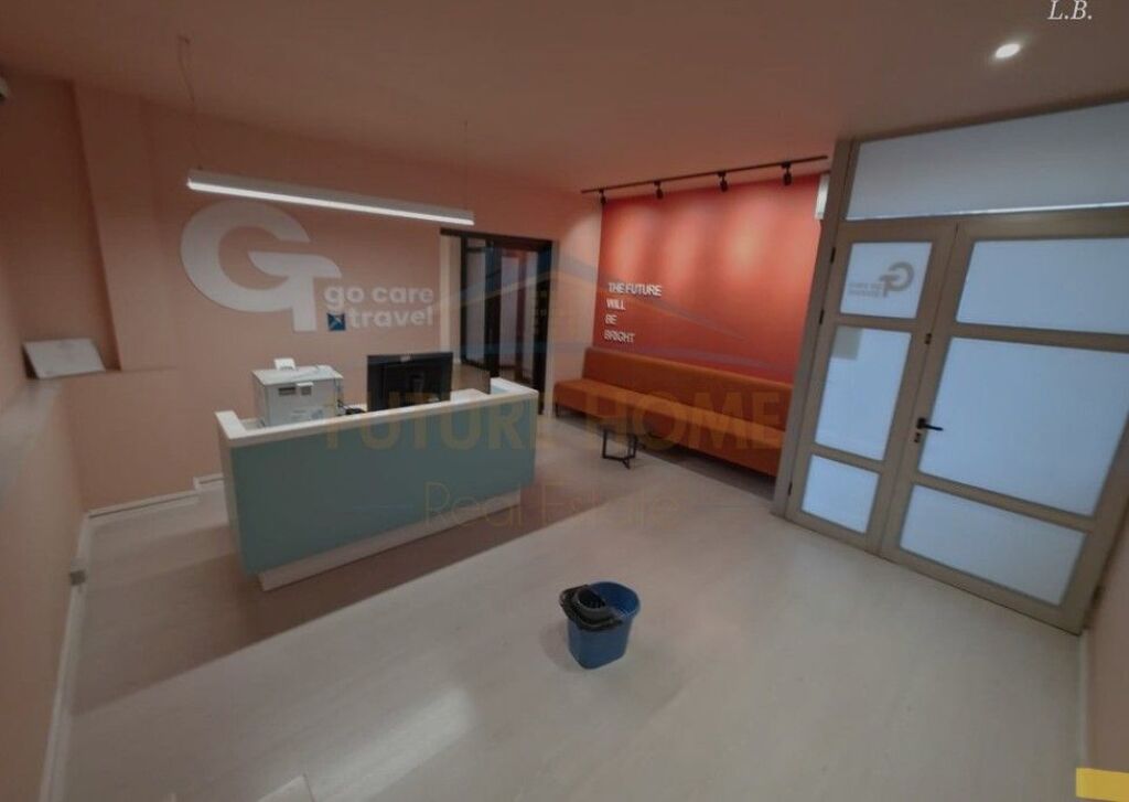 Jepet me Qira Zyrë 200 m² ne Rrugen Shkëlqim Fusha, Komuna e Parisit, Tiranë