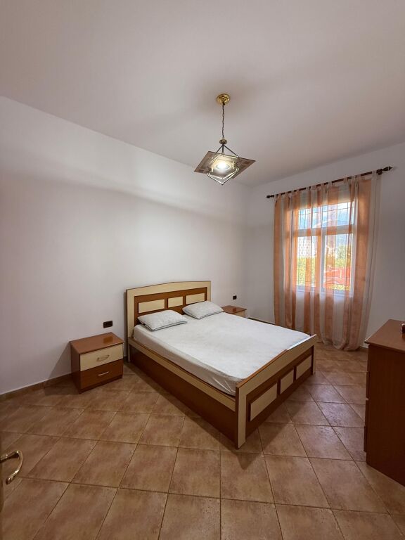 Jepet me qera apartament 1+1 në Bllok