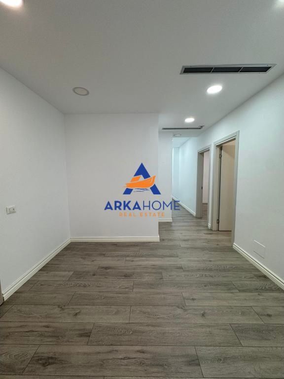 LOCALE UFFICIO IN AFFITTO 270M2 "KIKA 2, KOMUNA E PARISIT" 4000 EURO LORDI