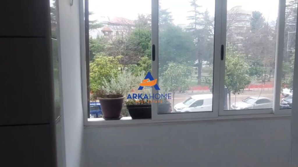 AFFITTASI APPARTAMENTO 1+1 "A ELBASAN, CENTRO" 30000 LEKE