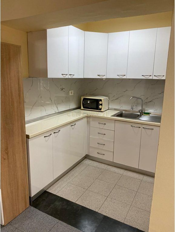 Apartament 1+1 me qira në zonën Tirana e Re