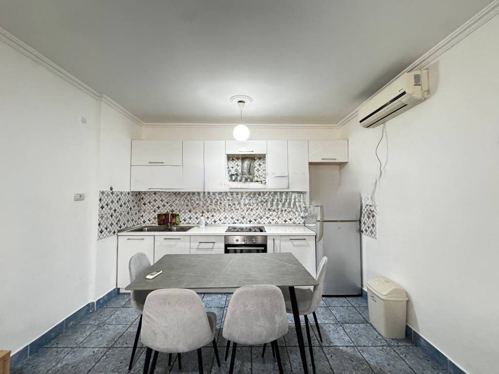 JAPIM ME QERA SHTEPI PRIVATE BUZE RRUGE NE DON BOSCO! 550 € /Muaj