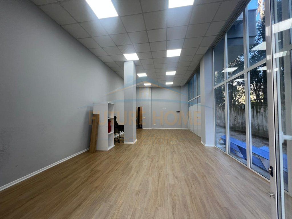 In vendita, AMBIENTE COMMERCIALE FRESKU, Tirana