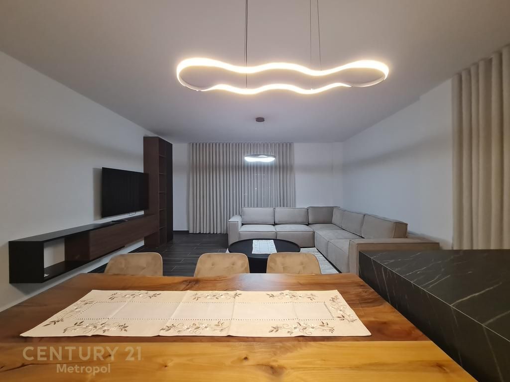 Ofrohet për qira apartament 2+1+2 në rezidencën “Sofia Hill”, pranë TEG.