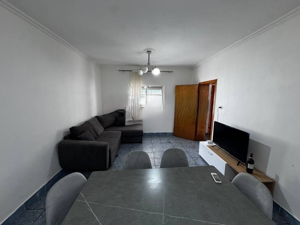 JAPIM ME QERA SHTEPI PRIVATE BUZE RRUGE NE DON BOSCO! 550 € /Muaj