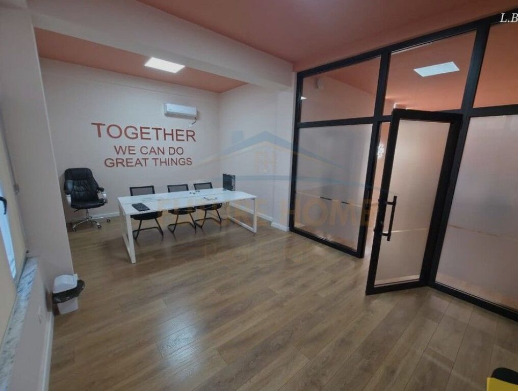 Jepet me Qira Zyrë 200 m² ne Rrugen Shkëlqim Fusha, Komuna e Parisit, Tiranë