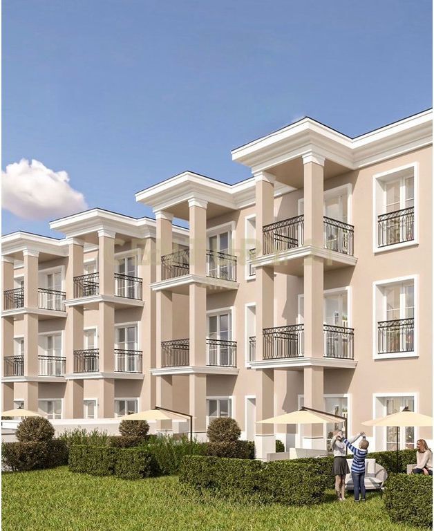 Appartamento 2+1+2 con cortile in vendita a Rolling Hills Lago!